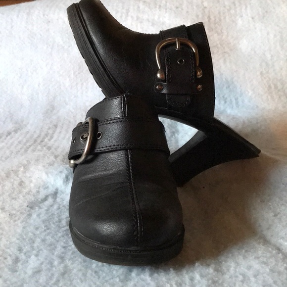 Shoes - Picture 4 of 5